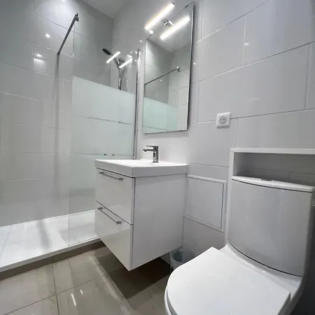 Les Pins Center - 4 People דירה